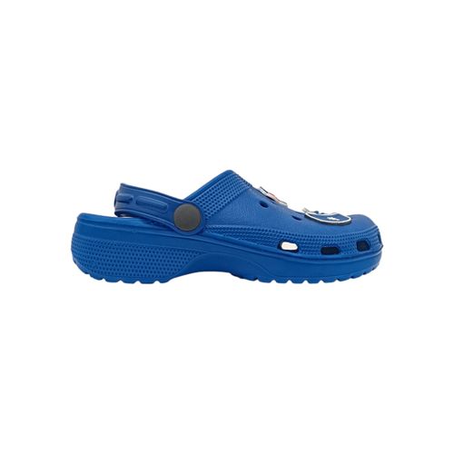 Sandalias azules con pines