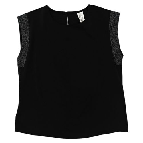 Blusa negra con textura