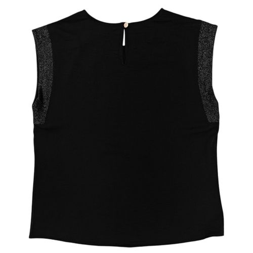 Blusa negra con textura