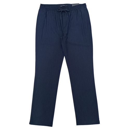 Pantalón azul rayado