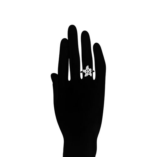 Anillo plateado de estrella