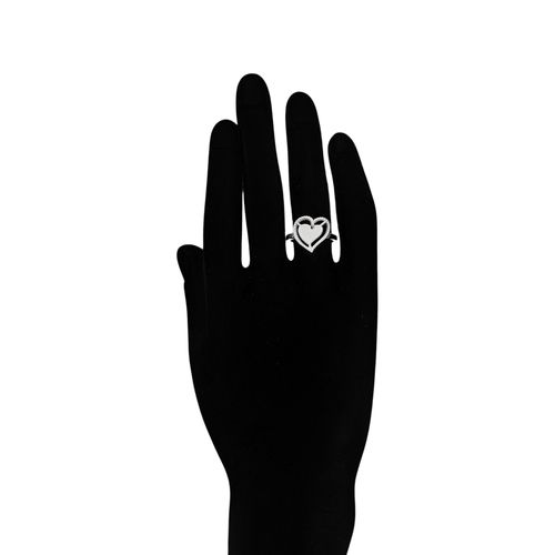 Anillo plateado de corazón - talla 8