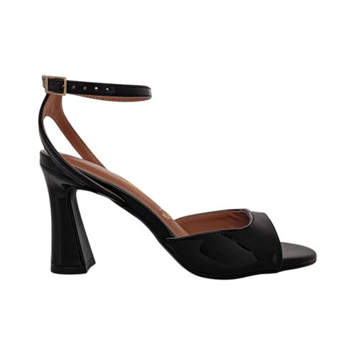 Tacones negros de charol para mujer