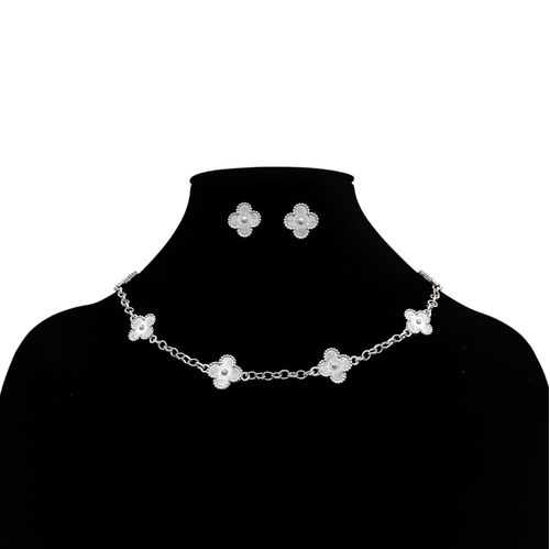 Set de collar y aretes plateado