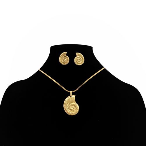 Set de collar y aretes dorados para mujer