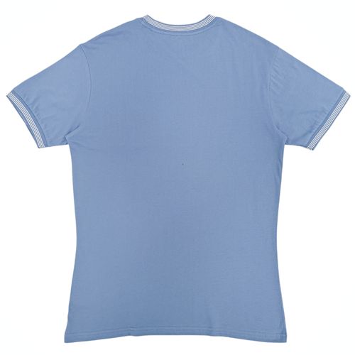 Camiseta básica color celeste con cuello redondo para hombre