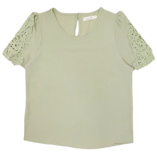 Blusa color verde cuello redondo con detalle de encaje en la manga para mujer