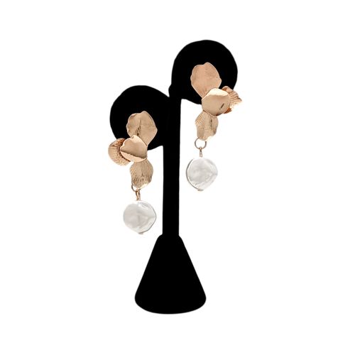 Aretes color dorado con detalle de perlas para mujer