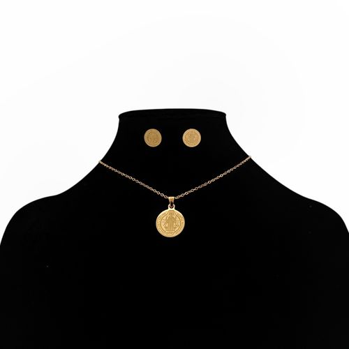 Set de aretes y collar color dorado para mujer