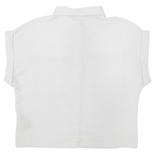 Blusa con textura y cuello clásico en color blanco para mujer