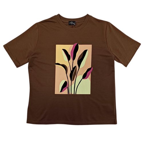 Camiseta en color café de cuello redondo y mangas cortas para mujer