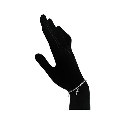 Pulsera color plateado delgada con dijes para mujer