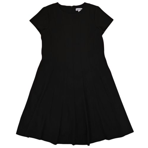 Vestido color negro de cuello redondo y mangas cortas para mujer