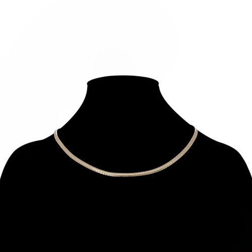 Collar color dorado tipo omega para mujer