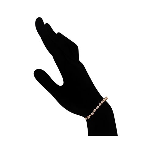 Pulsera color dorado con piedras brillantes en corte de lagrimas para mujer