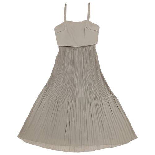 Vestido en color gris y con detalle plizado para mujer