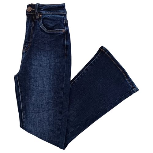 Flare jeans en color azul y detalle lavado para mujer