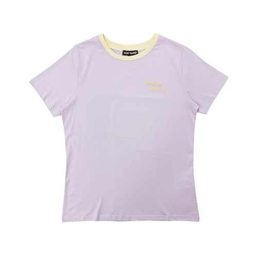 Camiseta básica fit en color lila para mujer