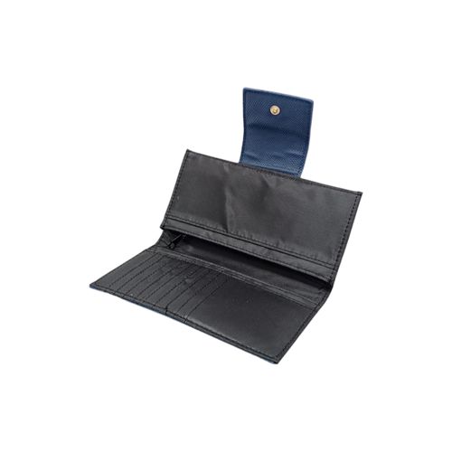 Billetera bifold color azul con textura para mujer