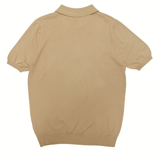 Camisa color beige estilo tipo polo de mangas cortas para hombre