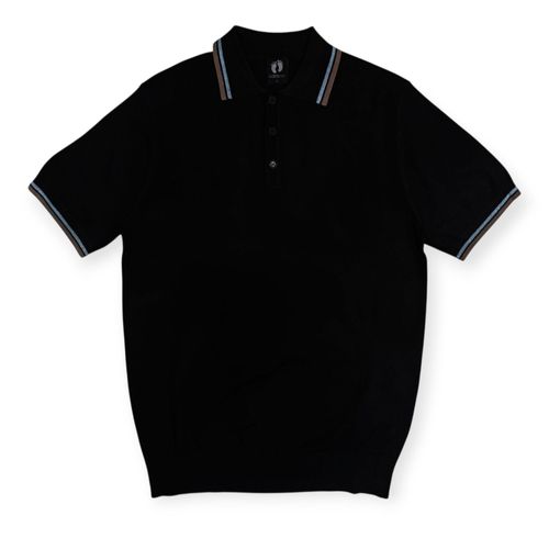 Camisa color negro estilo tipo polo de mangas cortas para hombre