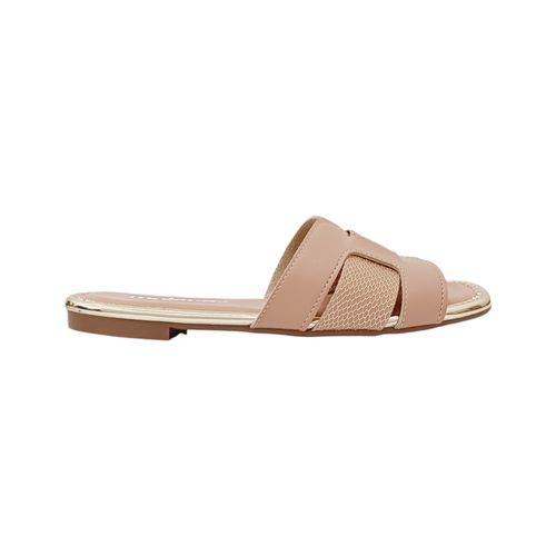 Sandalias planas en color camel para mujer