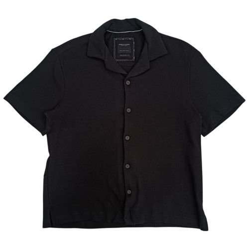 Camisa casual en color negro de mangas cortas para hombre