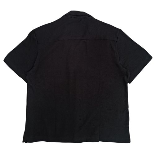 Camisa casual en color negro de mangas cortas para hombre