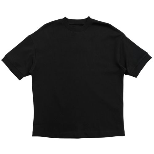 Camiseta estilo oversize en color negro para hombre