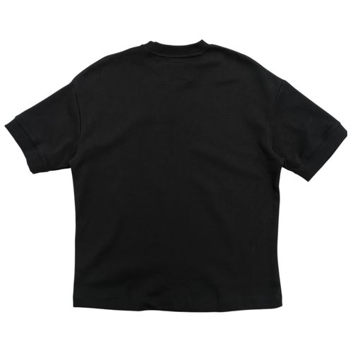 Camiseta estilo oversize en color negro para hombre