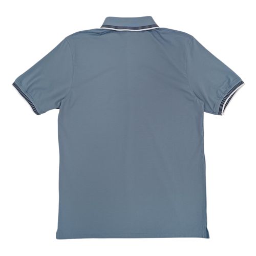 Camisa casual tipo polo en color celeste para hombre