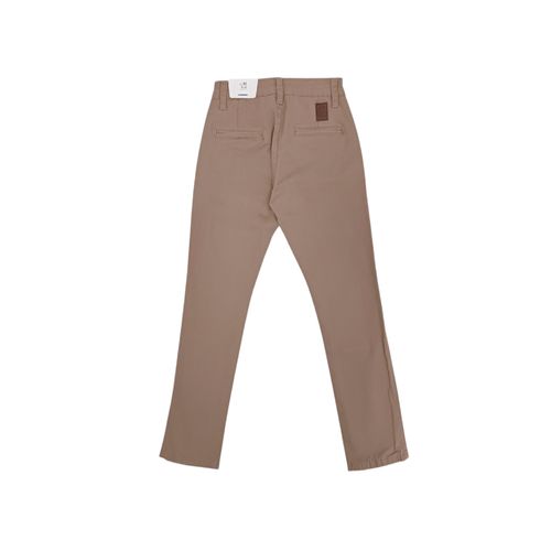 Pantalón casual color beige estilo slim fit para niño