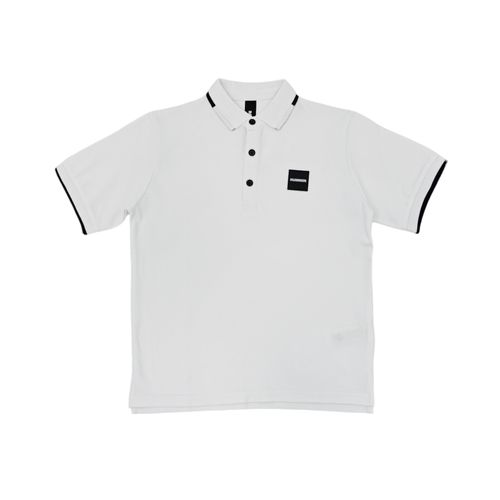 Camisa tipo polo color blanco de mangas cortas para niño