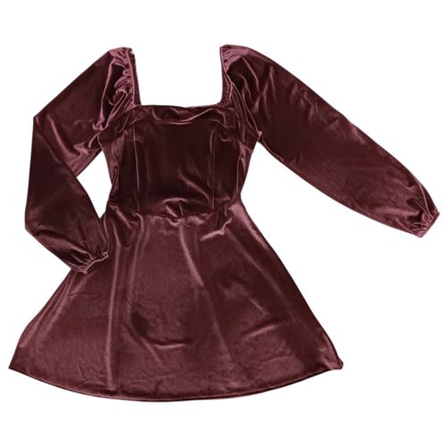 Vestido color rojo tipo gamuza con vuelo y mangas largas para mujer