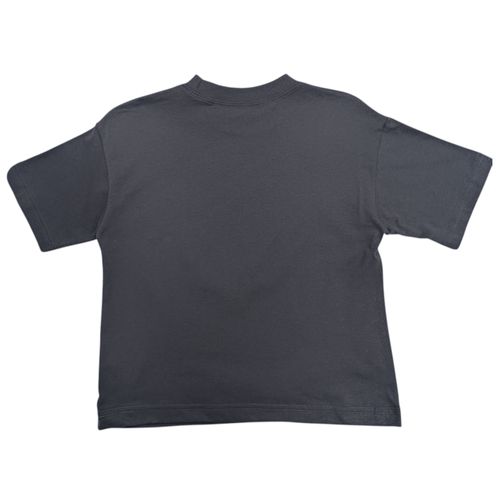 Camiseta color negro de cuello redondo y mangas cortas para niño