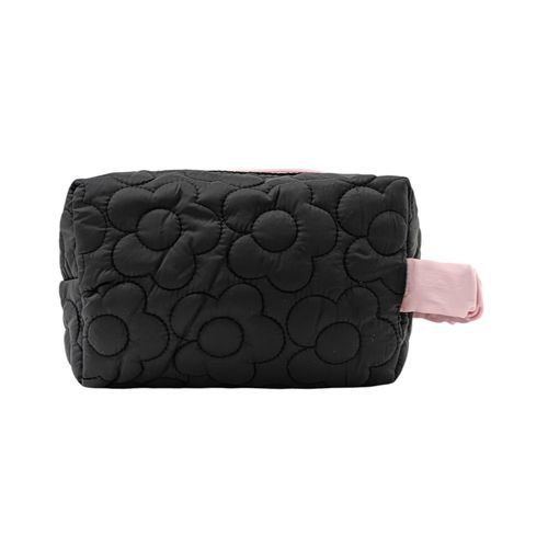 Cosmetiquera color negro con textura para mujer