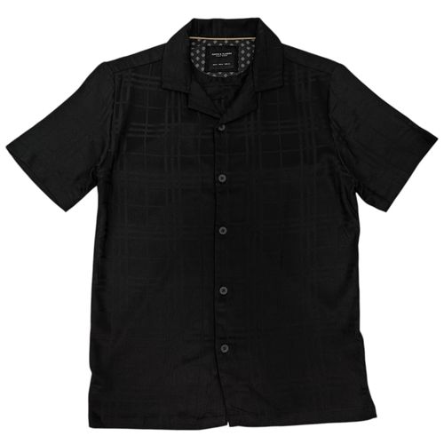 Camisa casual en color negro de mangas cortas para hombre