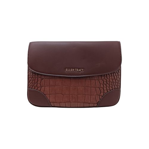 Billetera color café con textura para mujer