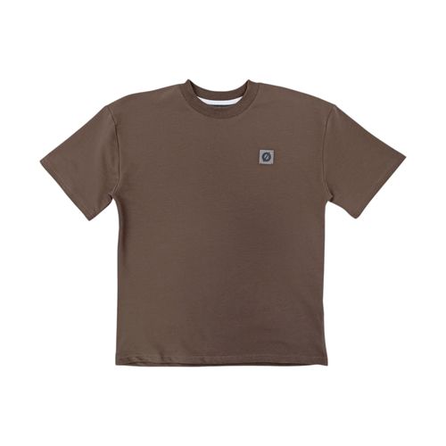 Camiseta oversize color café de cuello redondo con mangas cortas para niño