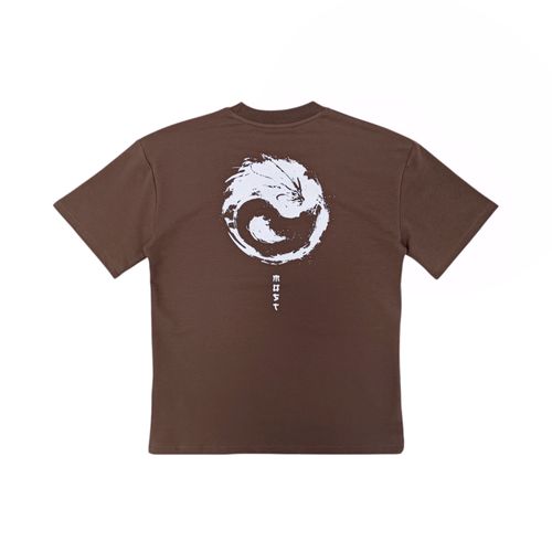 Camiseta oversize color café de cuello redondo con mangas cortas para niño