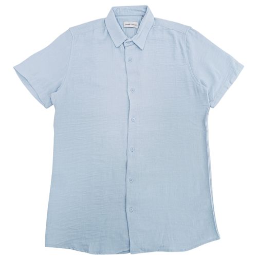 Camisa casual color celeste con cierre frontal de botones para hombre