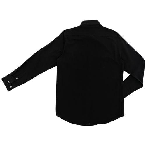 Camisa color negro de mangas largas para hombre