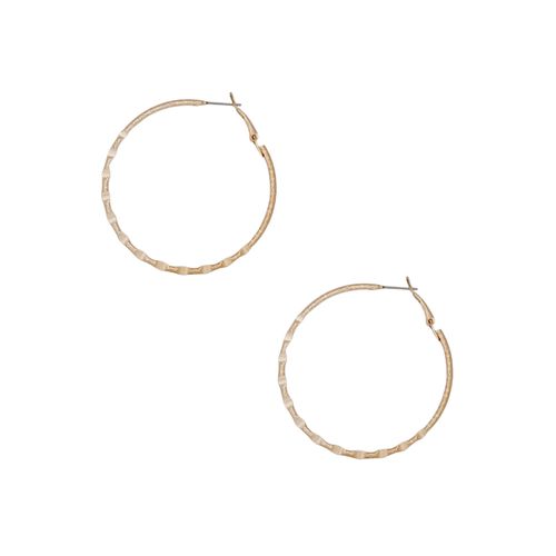 Argollas color dorado de relieve para mujer
