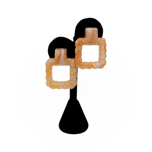 Aretes color café en forma cuadrada con diseño trenzado para mujer