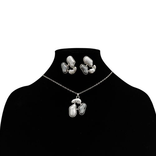 Set de aretes con collar de color plateado con diseño geométrico para mujer
