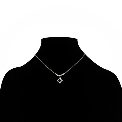 Collar color plateado con dije en forma de flor para mujer