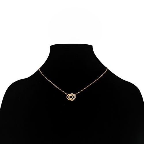 Collar color dorado con dije en forma de rombo para mujer