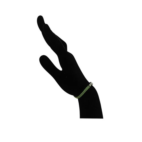 Pulsera color verde con dije religioso para mujer