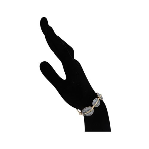 Pulsera color plateado con diseño ovalado para mujer