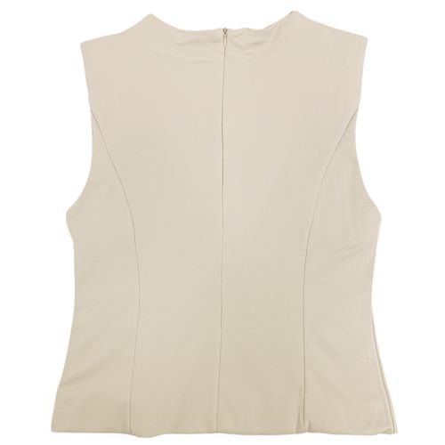 Blusa color beige estilo casual desmangada para mujer